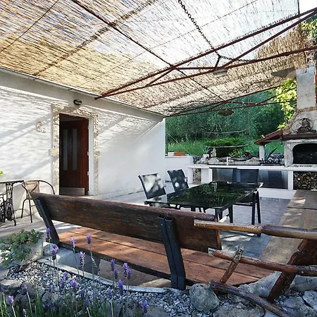 House Nova Nyaraló *